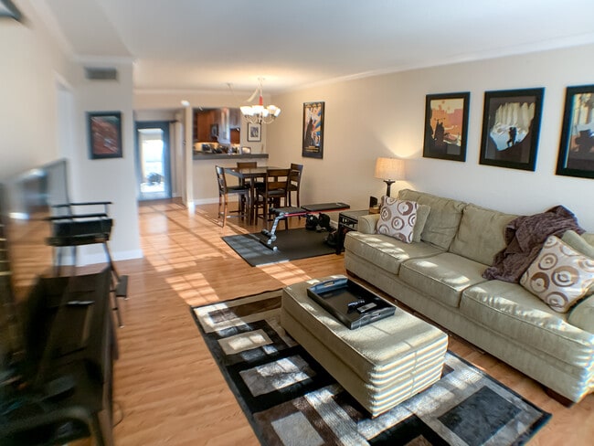 Building Photo - 2425 Ashdale Dr Unit 75