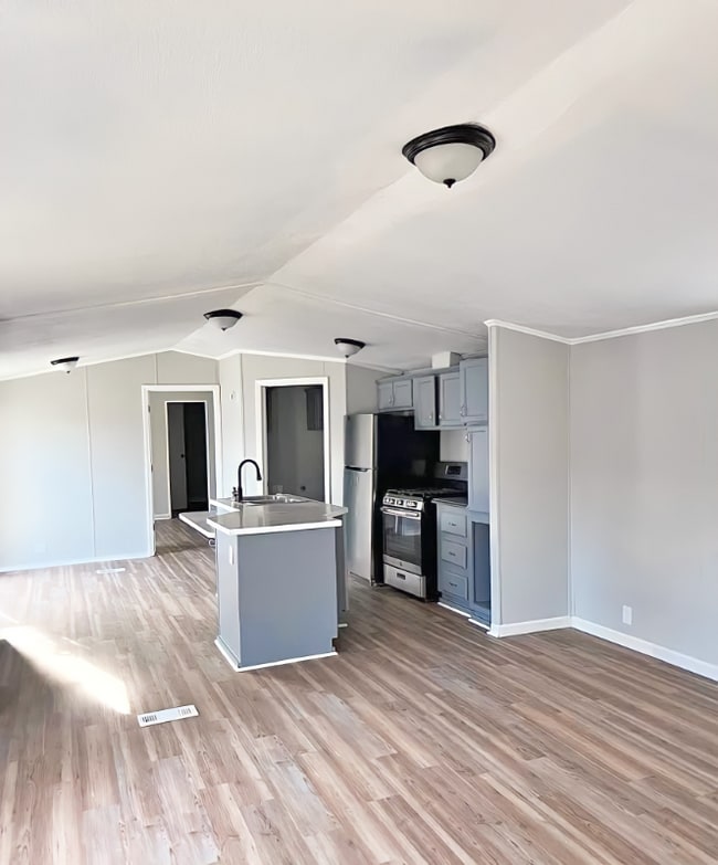 Photo - 110 N Michigan St