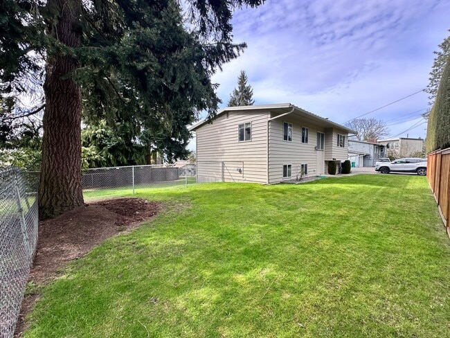 Photo - Tradition Kirkland Split Level with Gorgeous Views nestled in the middle of NorKirk