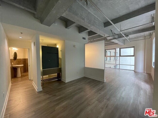 Building Photo - 727 W 7th St Unit 815 Rental