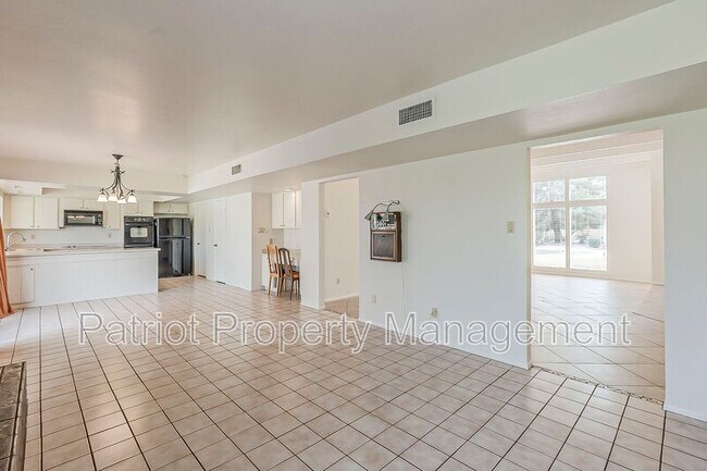 Photo - 5622 E Voltaire Ave