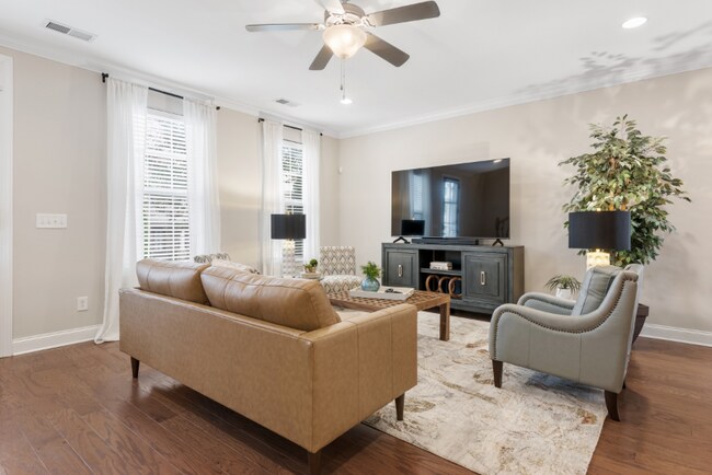 Photo - 353 Cornelius Wy