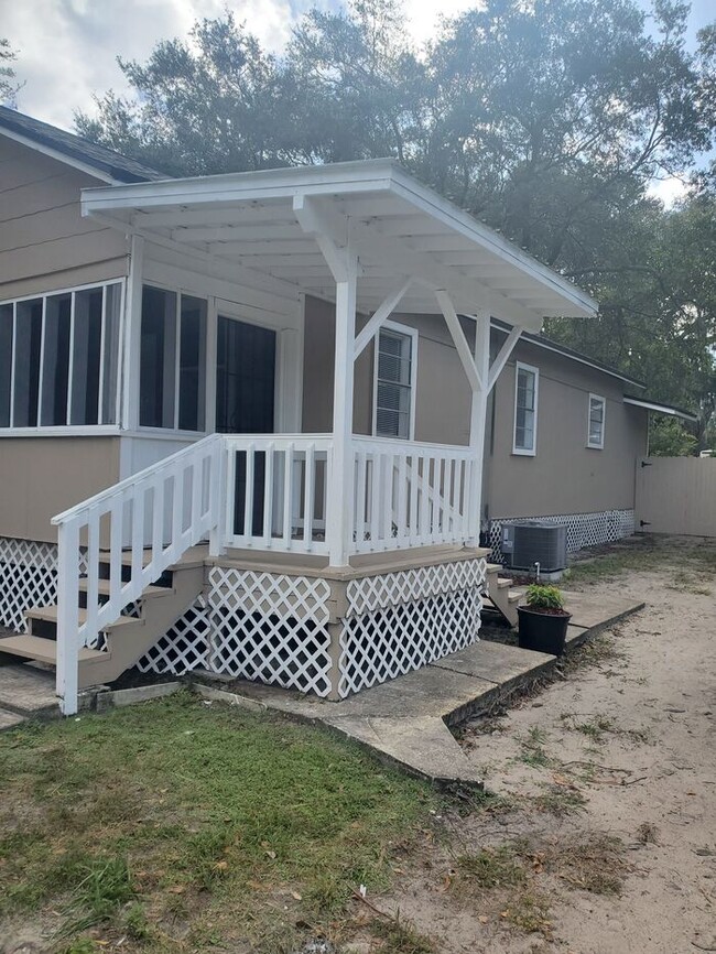 Spacious 2 Bed/2 Bath Home with HUGE Fence... - Spacious 2 Bed/2 Bath Home with HUGE Fence...