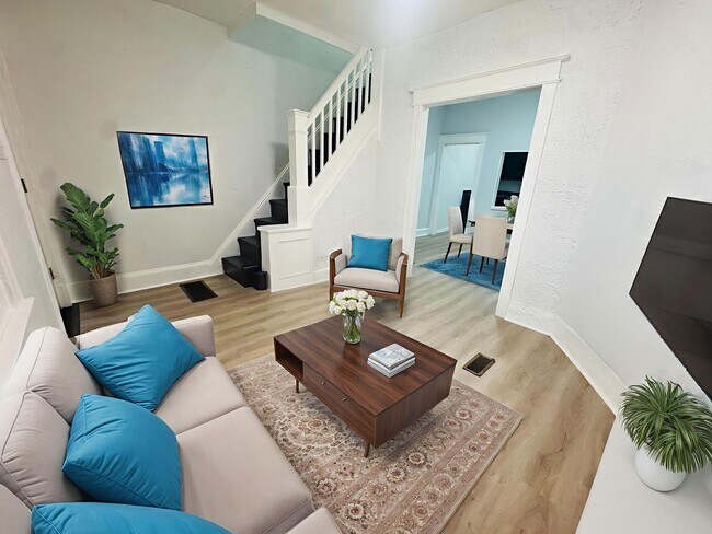 Building Photo - Refreshed 3bd/1bth House with Rear yard!! SECTION 8 ONLY!!