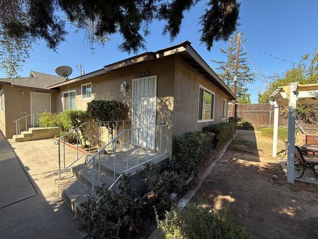 Building Photo - Prater Properties 2 Unit 17834 Los Alimos Rental