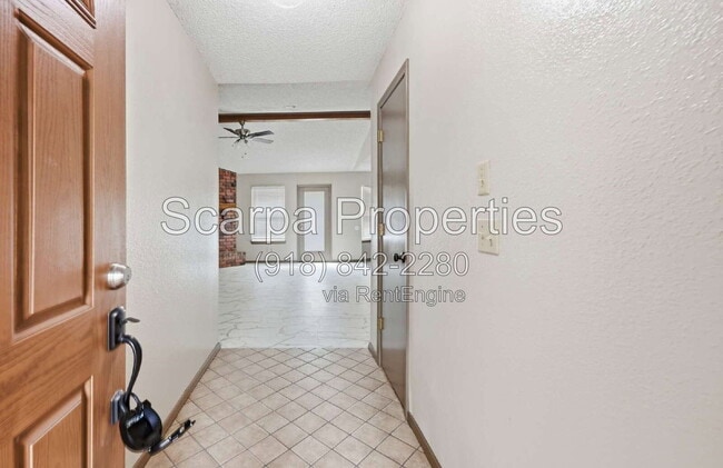 1105 W Vicksburg Pl