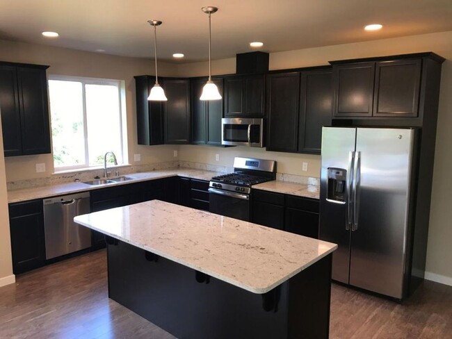 Exquisite Newer 2 Story Home near Bellis F... - Exquisite Newer 2 Story Home near Bellis F...