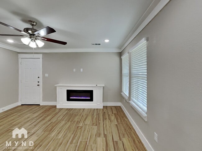 Photo - 5736 Lone Star Cir