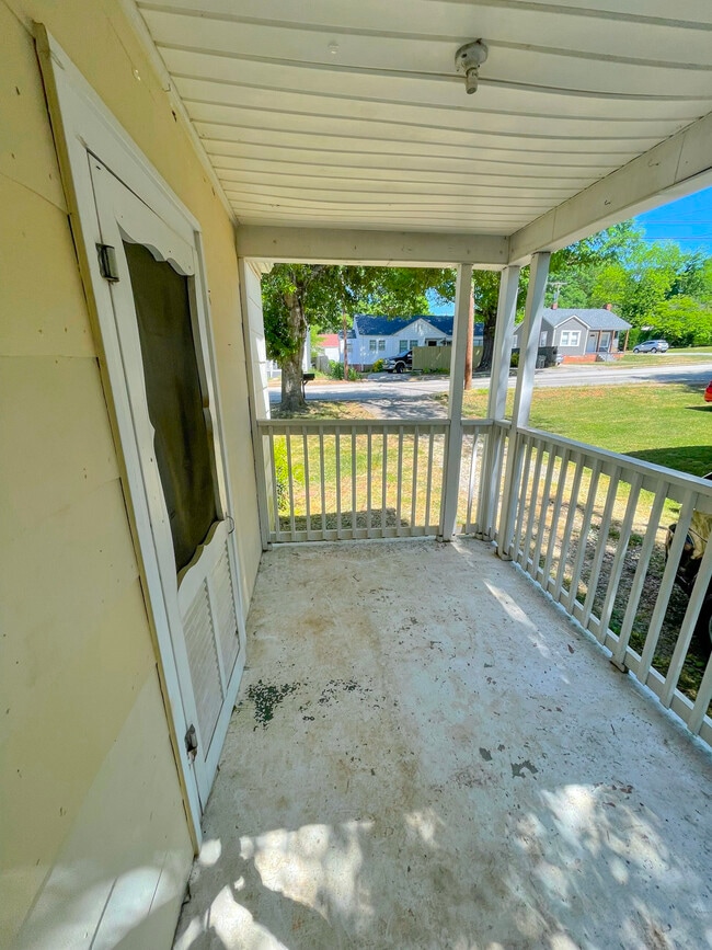 Photo - 618 Perry Rd