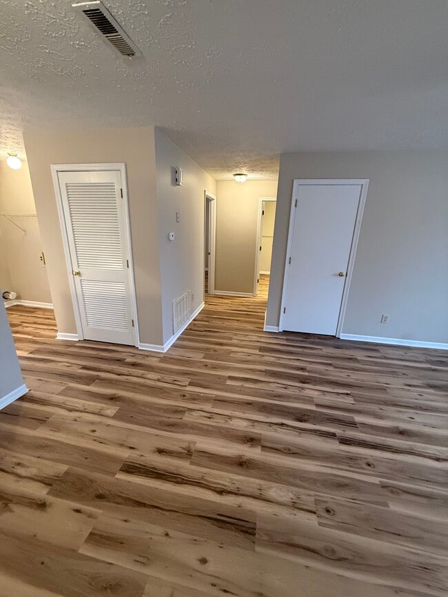 Dining area - 719 Main St Unit #6