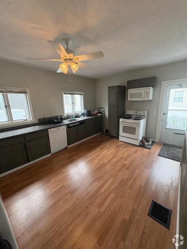 Building Photo - 50 Bromfield Rd Unit 1 Rental