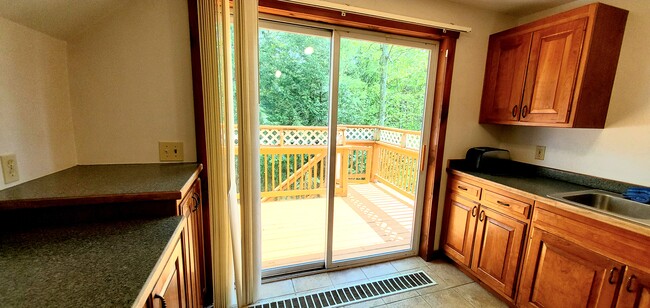Building Photo - 145 Worthington Rd Unit 2 bed with washer n dryer Rental