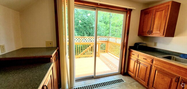 Building Photo - 145 Worthington Rd Unit 2 bed with washer n dryer Rental
