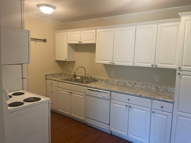 Building Photo - 2601 Hillsboro Pike Unit D-8 Villager