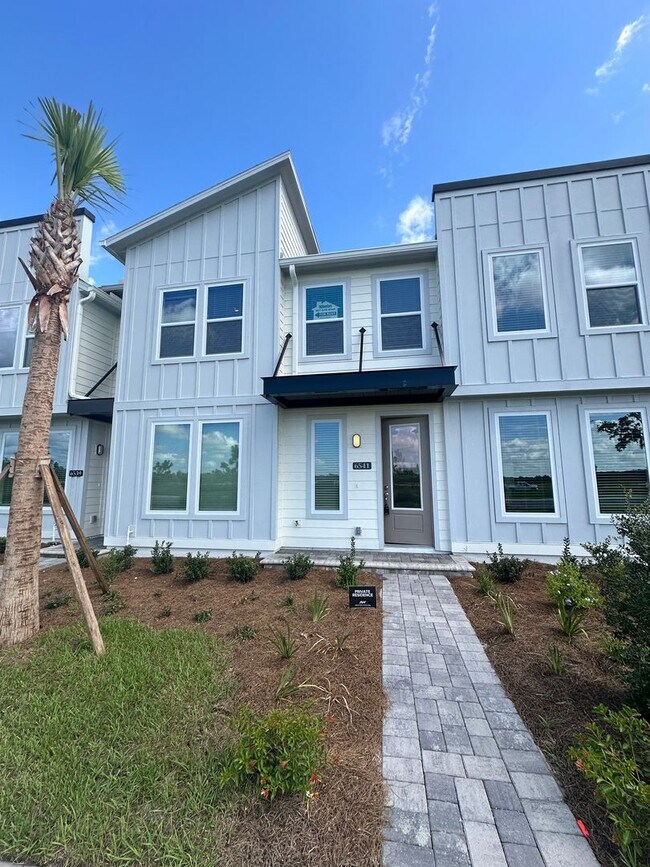 Stunning newly built 3/2.5 Town Home in St... - Stunning newly built 3/2.5 Town Home in St...