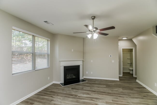 Photo - 213 Hollyhock Ln