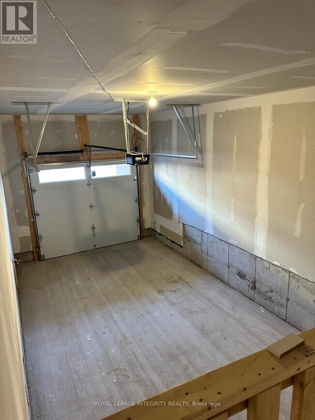 Photo - 70 Arinto Pl