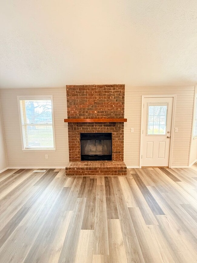 Photo - "Lots Of New" in South/West Springfield on a Quite Culta-sac