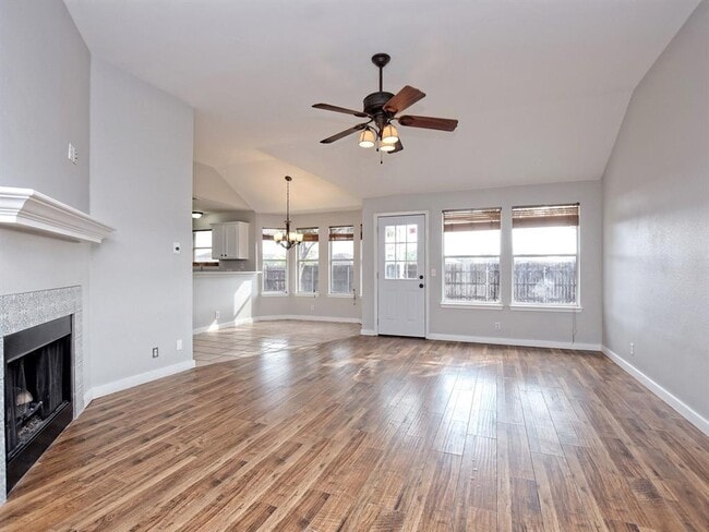 Photo - 806 Red River Ln