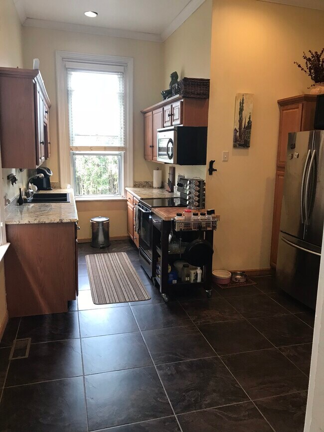 Photo - 1033 Russell St Unit Flr 1