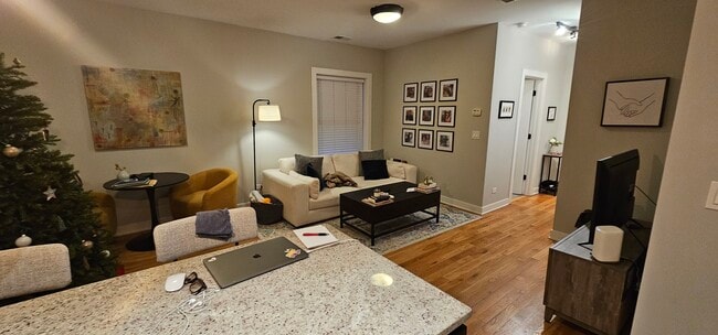 Photo - 2211 W Eastwood Ave Unidad 2205-3E