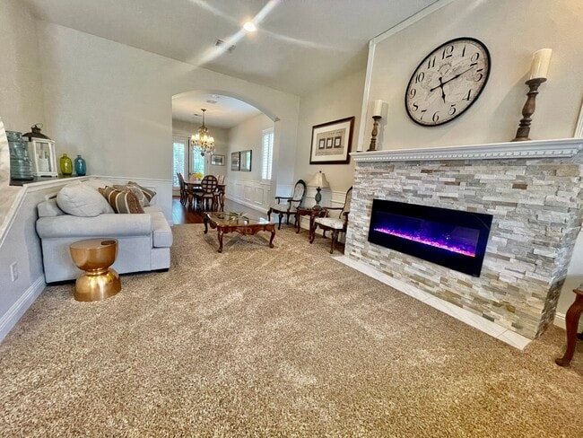 Photo - 331 W Sherwood Dr