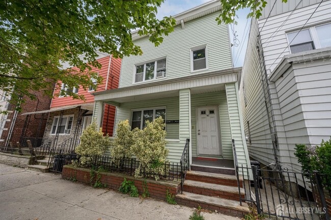 Building Photo - 182 Avenue F Unit 1 Rental