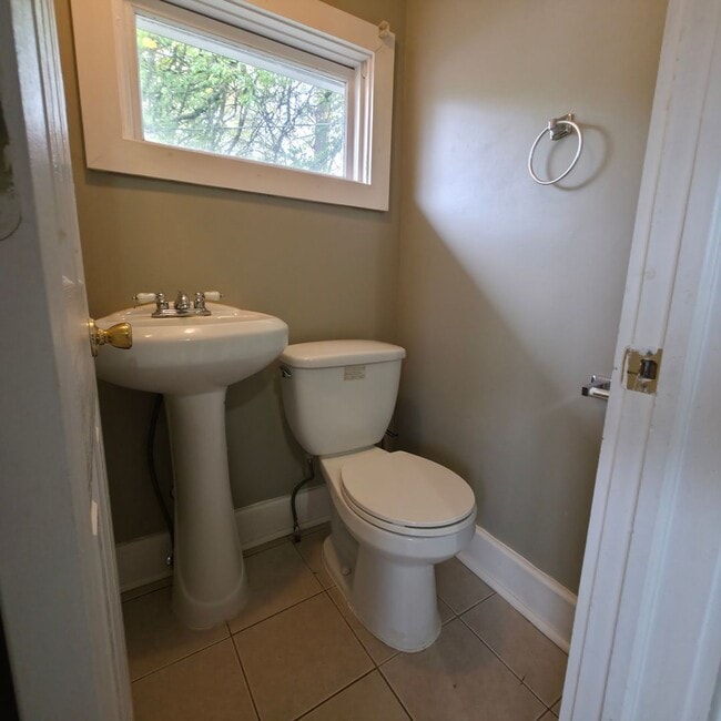 Photo - Single Family Home 3 beds 1.5 bath Availab...