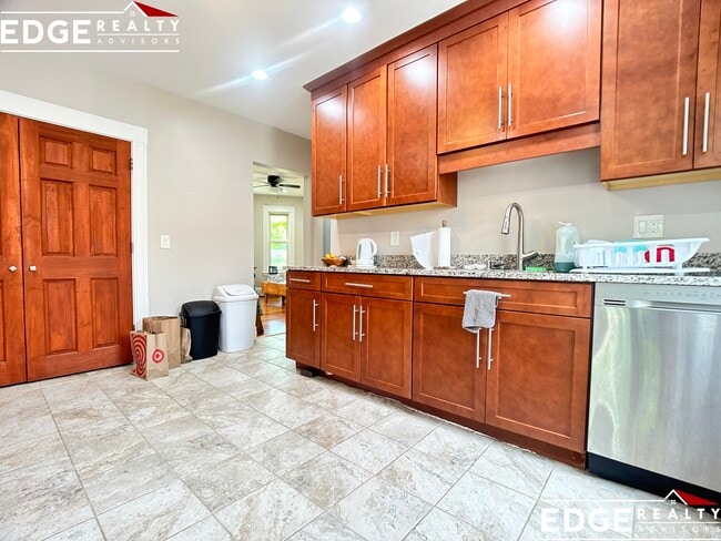 Photo - 20 Fairbanks St Unidad 1