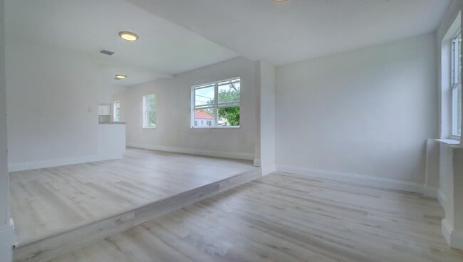 Photo - 790 NW 64th St