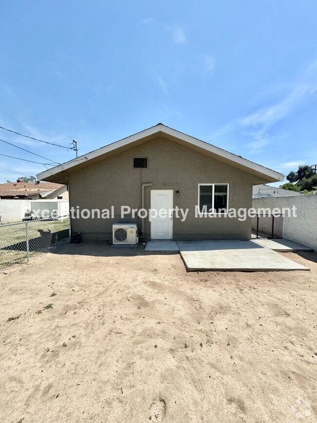 Building Photo - Great 2 bed 1 bath backhouse/ADU