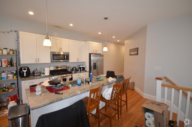 Building Photo - 14 Islington St Unit 1 Rental