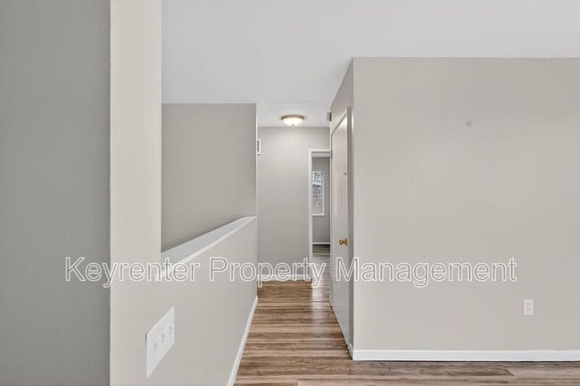 Photo - 900 Paddock Dr