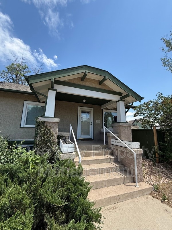 Building Photo - 804 11th Ave