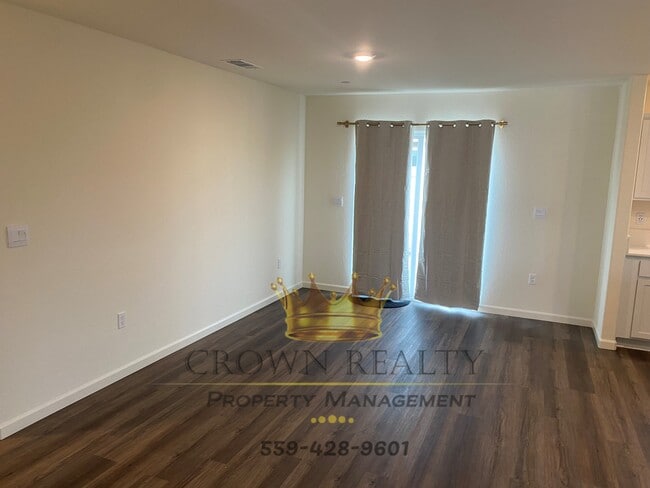 Photo - 2244 Samuel St