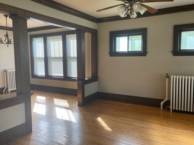 Photo - AVAILABLE JUNE - 4 Bed 1.5 Bath Spacious Home