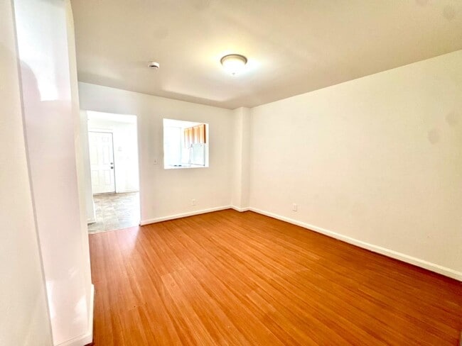 Photo - 2432 Etting St