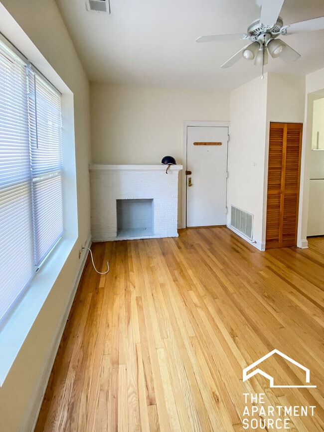 Photo - 857 W Cornelia Ave Unidad 1N