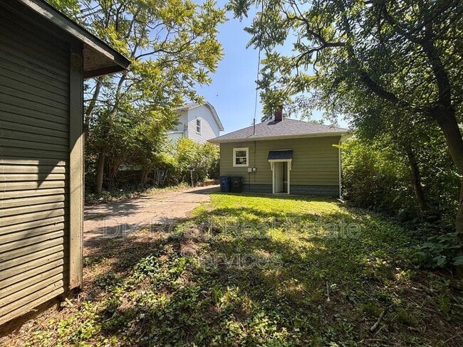 Photo - 2109 Victoria Ave