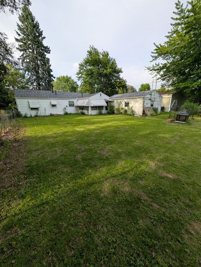 Photo - Spacious Ranch Style Home With Attached Garage in Silvis!