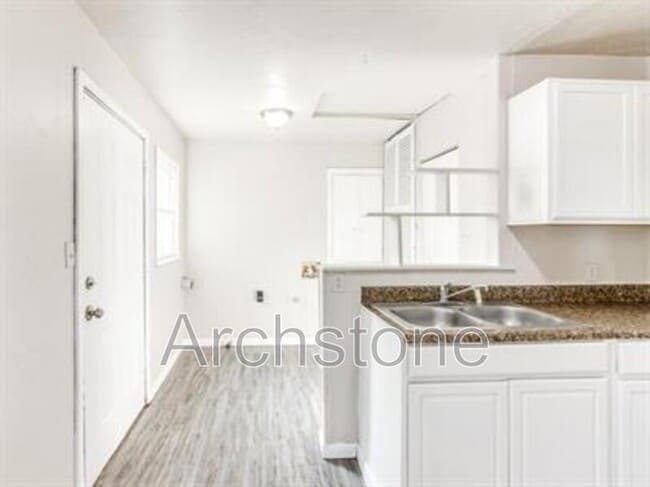 Photo - 1004 Sandra Dr