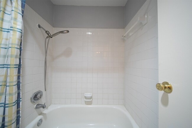 Building Photo - 9707 Richmond Ave. Unit 108 Rental