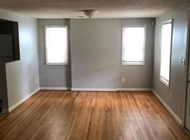 Building Photo - Conveniently Located Charming 2-bedroom 1-... Rental