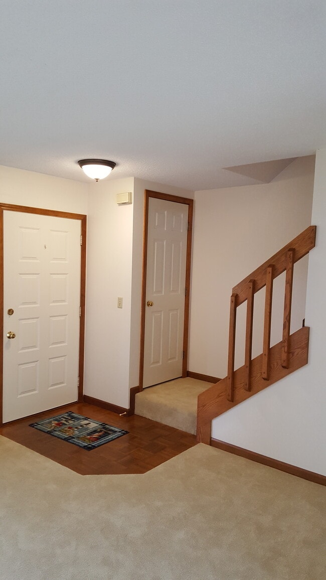 Entry & Closet - 214 W Pierce St Unit 214