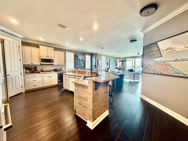 Photo - 240 Brooks St SE