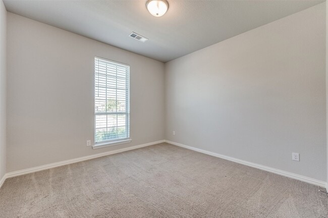 Photo - 4720 Bonfire Way