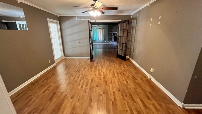 Photo - 4 Bed / 2 Bath Home with Fenced Backyard