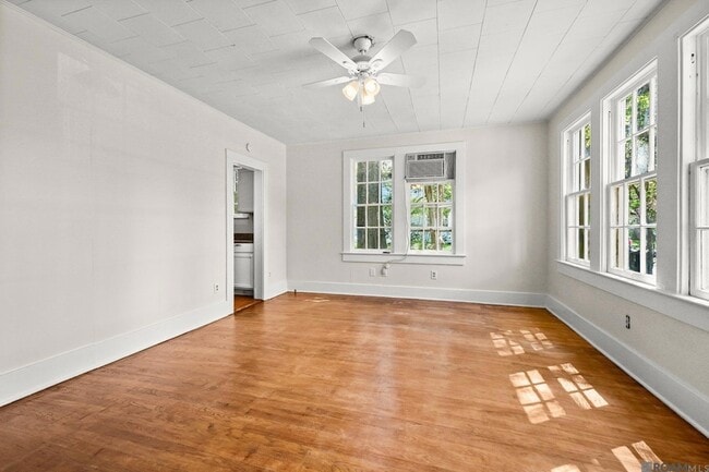 Photo - 3243 Ivanhoe St