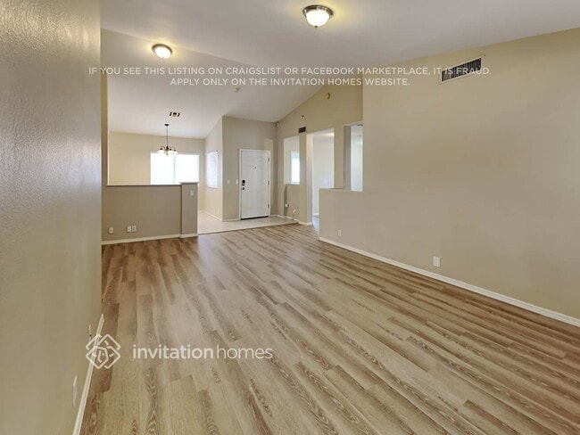 Photo - 8812 W Holly St