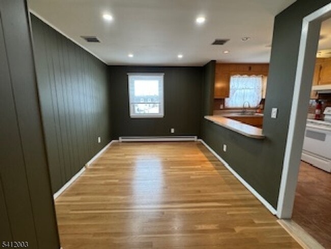 Photo - 510 Helfin St